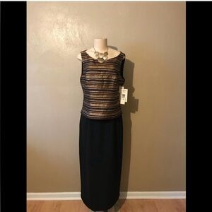 Jessica Howard fully lined maxi dress, metallic top with hidden back zipper.